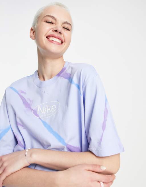 Nike - Optimism - T-shirt med marineblå batik i firkantet pasform