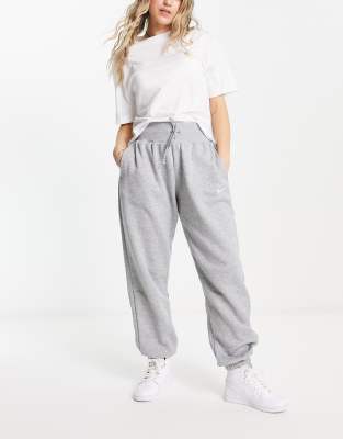 Nike - Oversize-Jogginghose in Grau und Segelweiß mit kleinem Swoosh-Logo und hohem Bund