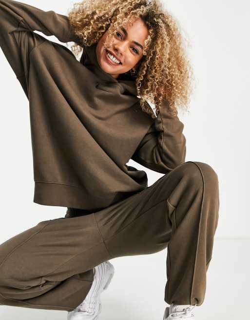 Nike – Oversize-Kapuzenpullover aus Fleece in Braungrau, 4 von 4