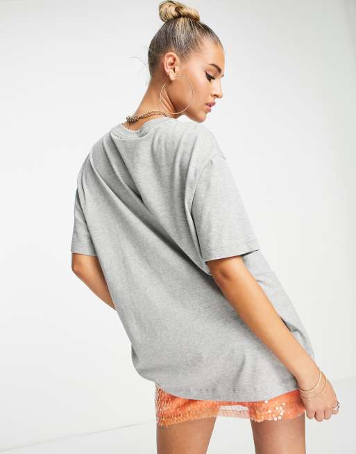 Nike - Oversized boyfriend T-shirt met swoosh-logo in het midden in grijs , 2 van 4