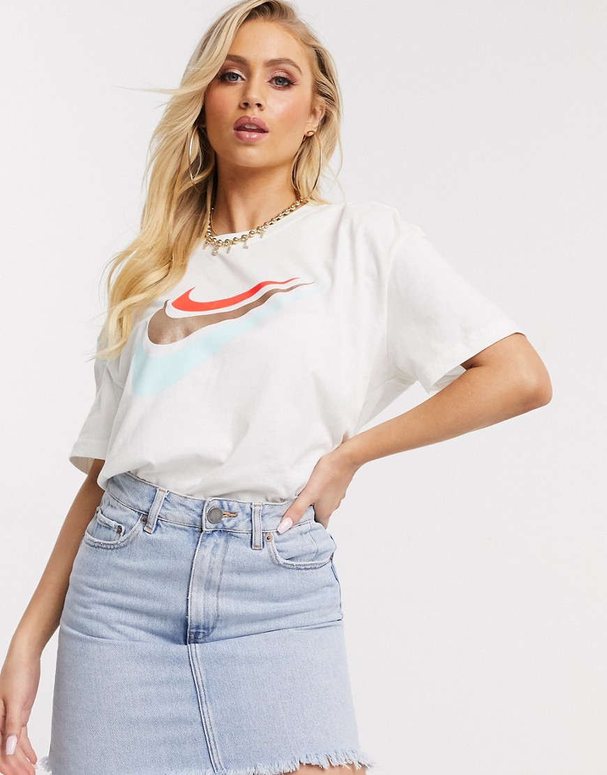 Nike - Oversized crèmekleurig boyfriend T-shirt met Swoosh-logo