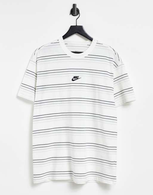 Nike black and white striped clearance shirt