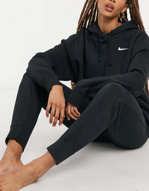 Nike - Oversized hoodie met mini-swoosh op de linkerkant van de borst in zwart, 3 van 4