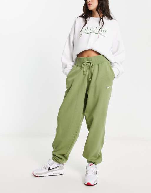 Nike - Oversized joggingbroek met hoge taille en mini-swoosh in alligator groen