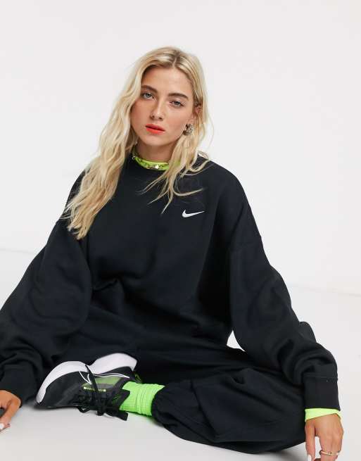 Nike - Oversized rechtvallend sweatshirt met mini Swoosh in zwart