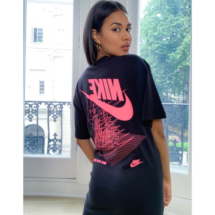 Black and pink hot sale nike t shirt