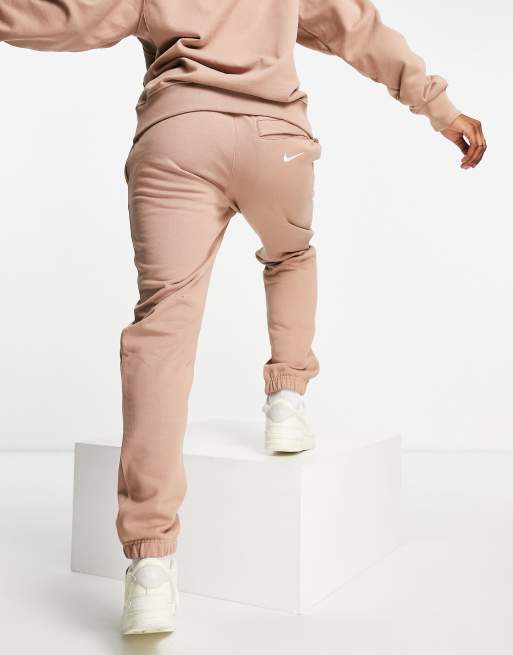 Nike - Oversized unisex-joggingbukser i fleece med vintage-logo i forvasket brun, 3 af 4