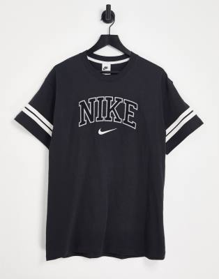 Nike - Oversized unisex-T-shirt med retro-collegegelogo i forvasket sort