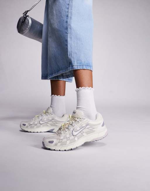 Nike – P-6000 – Benvita och lila träningsskor i unisex-modell, 2 av 5