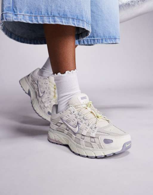 Nike – P-6000 – Benvita och lila träningsskor i unisex-modell, 3 av 5