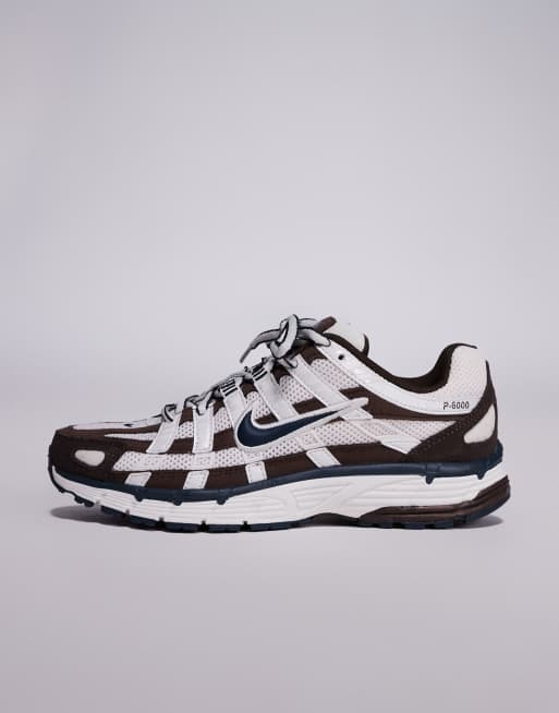 Nike – P-6000 – Buty sportowe w kolorze białym i bordowym, 2 z 5