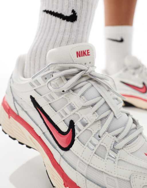 Nike – P-6000 – Naturvita träningsskor med rosa detaljer, 3 av 5