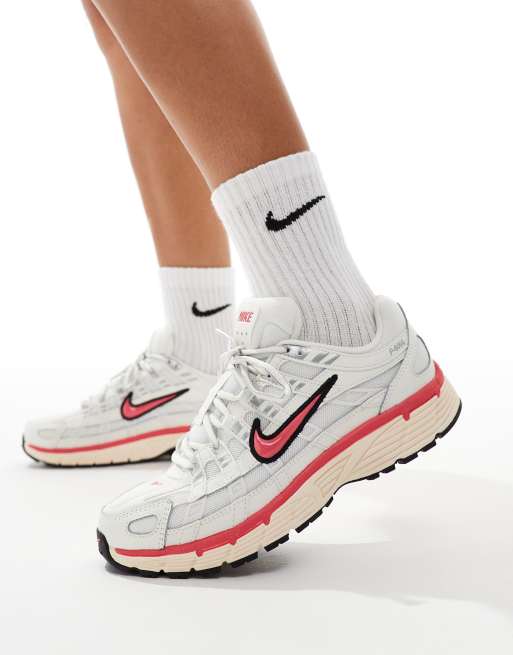 Nike – P-6000 – Naturvita träningsskor med rosa detaljer, 4 av 5