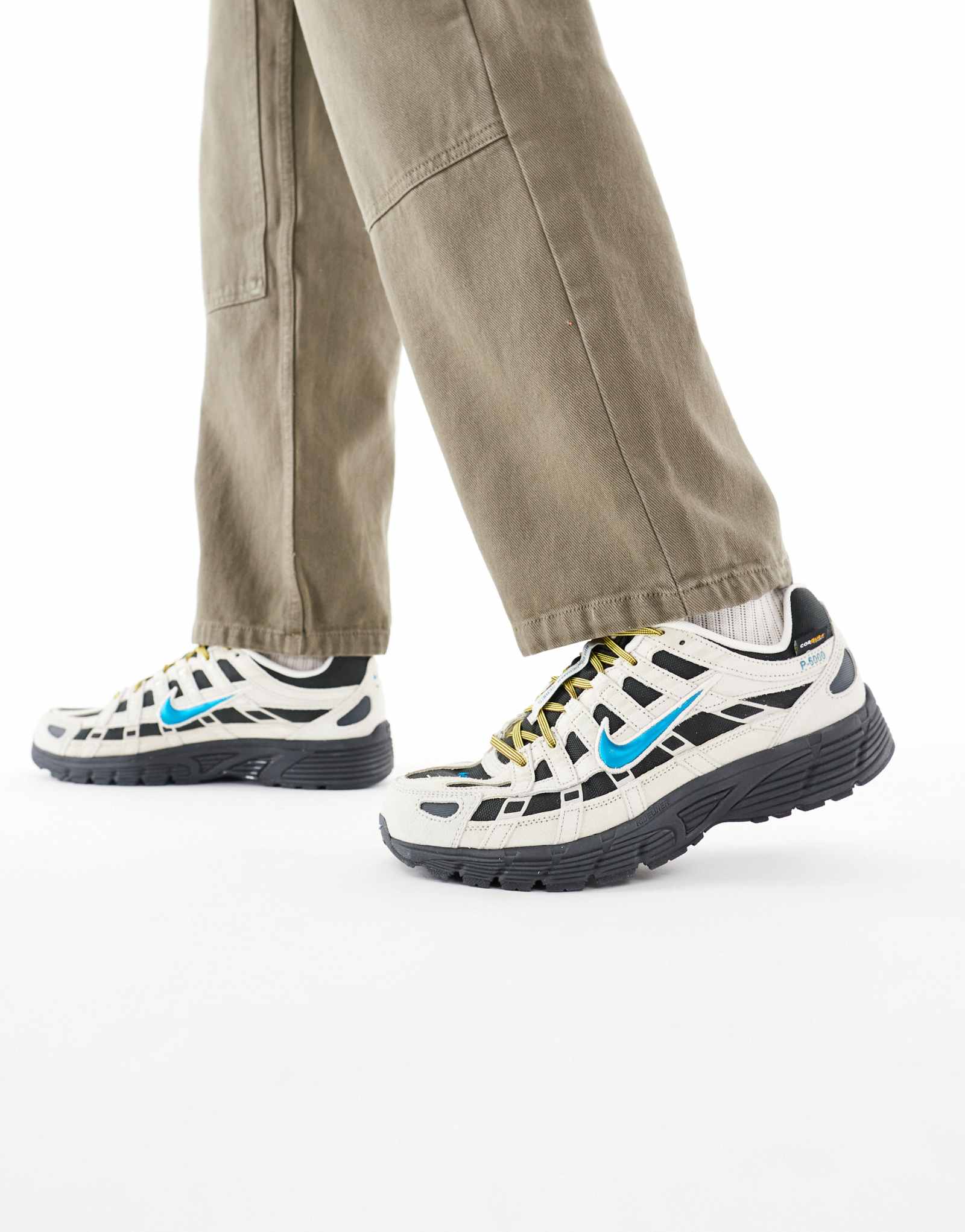 Кроссовки Nike P-6000 из кордуры премиум-класса черного и бежевого цветов