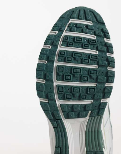 Nike P-6000 Premium sneakers in grigio chiaro e verde, 3 di 5