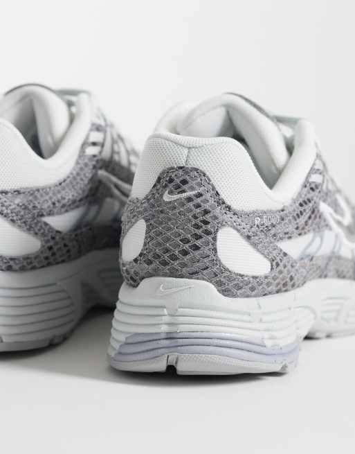 Nike – P-6000 SE – Sneaker in Weiß und Schlangenmuster , 2 von 5