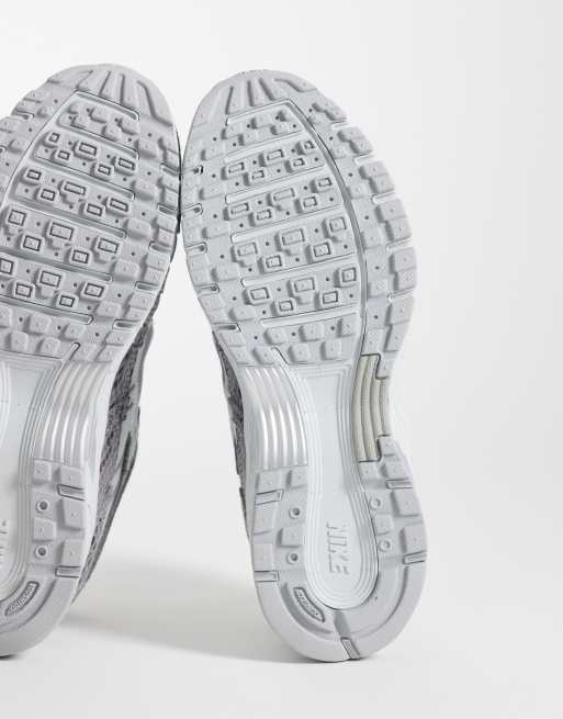 Nike – P-6000 SE – Sneaker in Weiß und Schlangenmuster , 5 von 5
