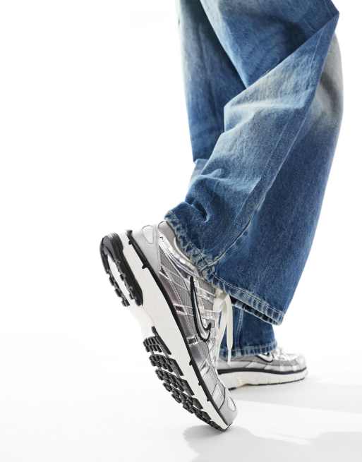 Nike – P-6000 – Silberfarbene Sneaker, 5 von 5