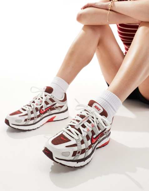 Nike – P-6000 – Sneaker in gebrochenem Weiß und Rot - view 1
