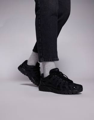 Nike - P-6000 - Sneaker in Schwarz und Dunkelgrau