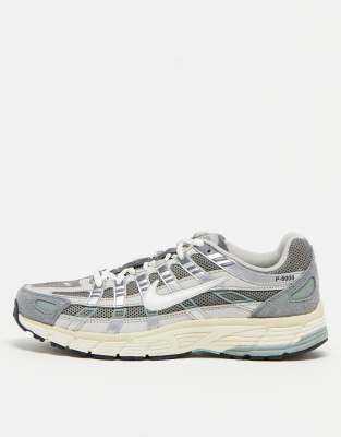 Nike - P-6000 - Sneaker in Silber und gebrochenem Weiß