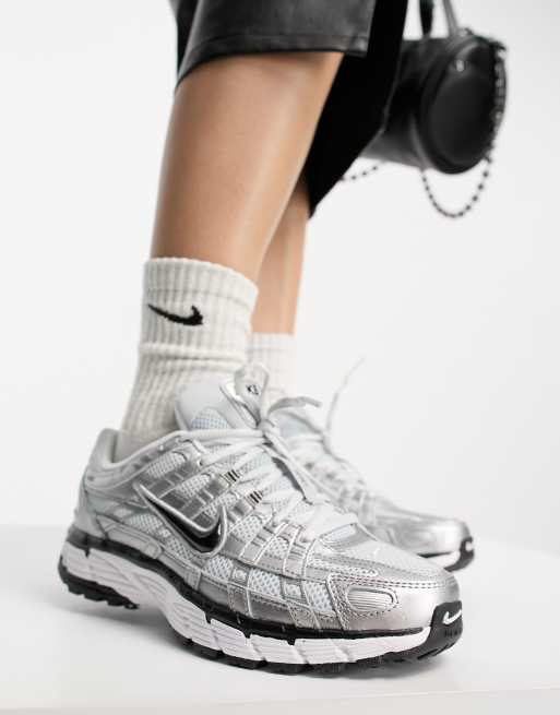 Nike - P-6000 - Sneakers i sort og sølvfarve