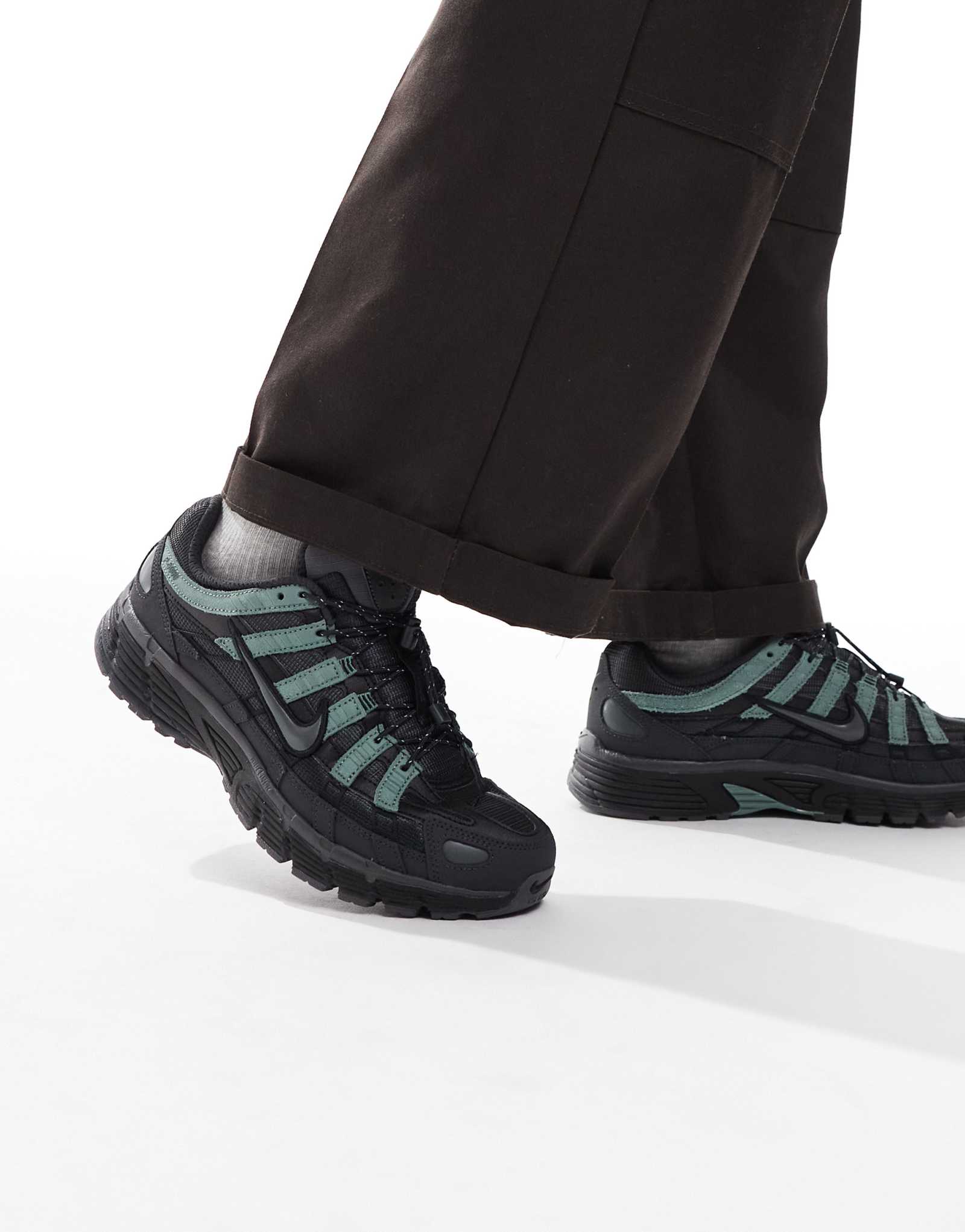 Кроссовки Nike P-6000 серого цвета