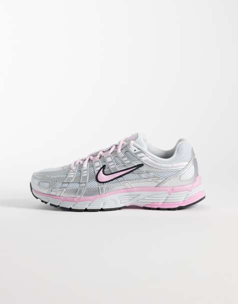 Nike - P-6000 - Sneakers in metallic zilver en roze - view 1