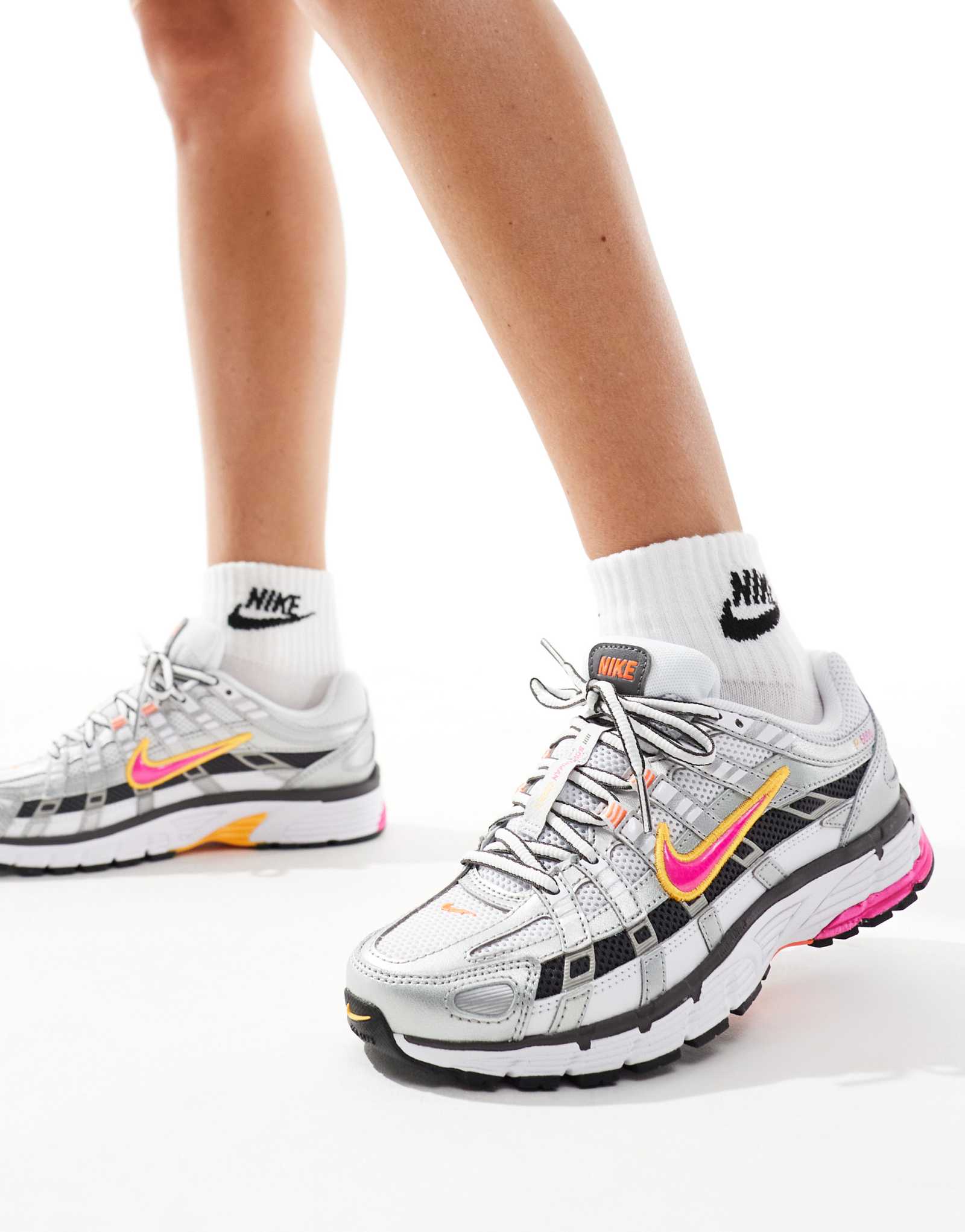 Кроссовки Nike P-6000 белого и розового цветов