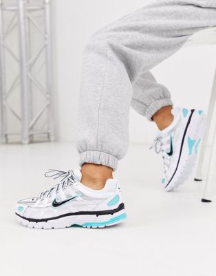 Nike - P-6000 - Sneakers in wit met aqua