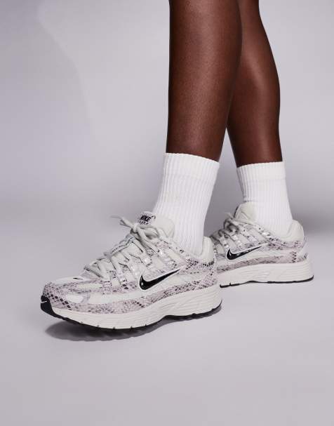 Nike - P-6000 - Sneakers marrone chiaro con stampa pitonata - view 1