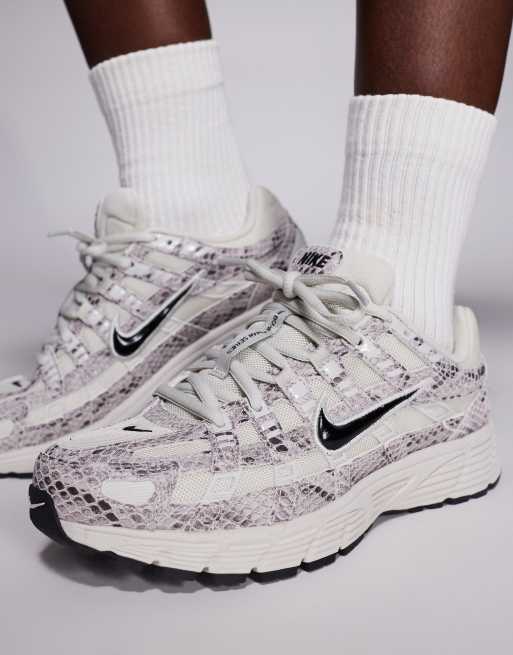 Nike - P-6000 - Sneakers marrone chiaro con stampa pitonata, 4 di 5