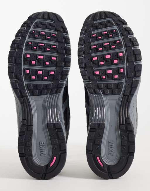 Nike P-6000 Tech speed zapatillas de deporte en gris oscuro y rosa, 5 de 5