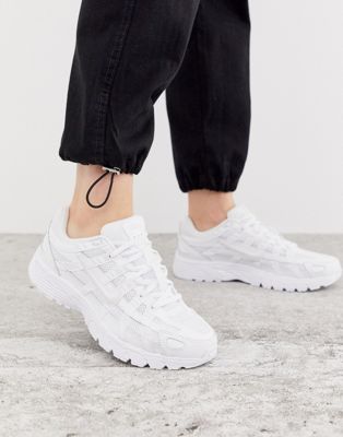 Nike Sneakers in triple white | ASOS
