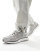Thumbnail 1 van 5