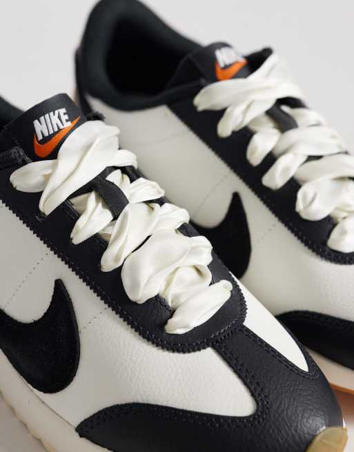 Nike Pacific leather sneakers in black and white , 2 of 5