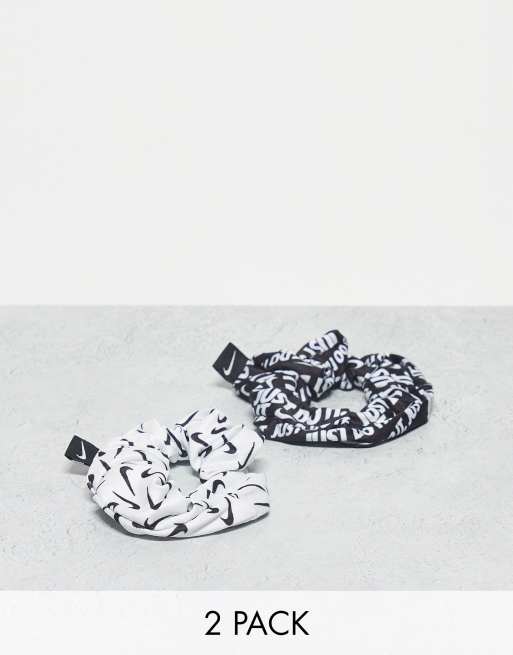 Nike - Pakke med 2 samlede hårscrunchies i sort og hvid
