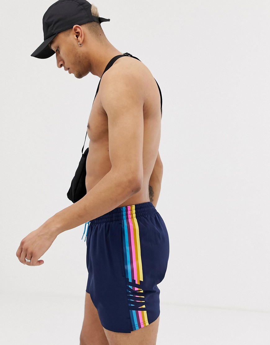 Nike - Pantalocini da bagno molto corti blu navy a righe rétro NESS9445-489