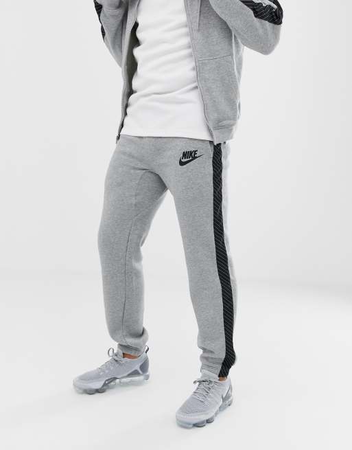 Pantalon nike bande discount sur le côté