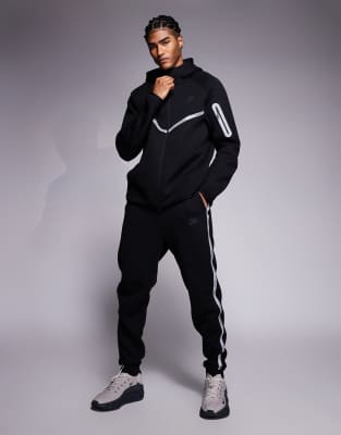 Nike - Pantalon de jogging en polaire technique avec détails réfléchissants - Noir