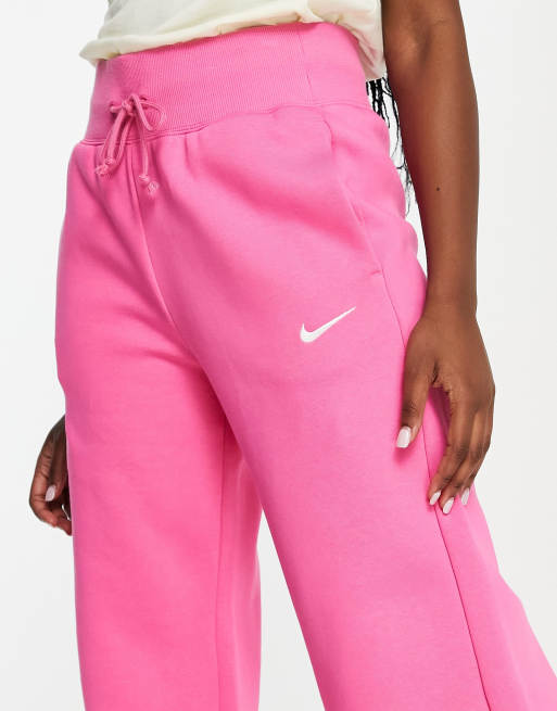 Nike - Pantalon de jogging large à taille haute avec petit logo virgule -  Rose