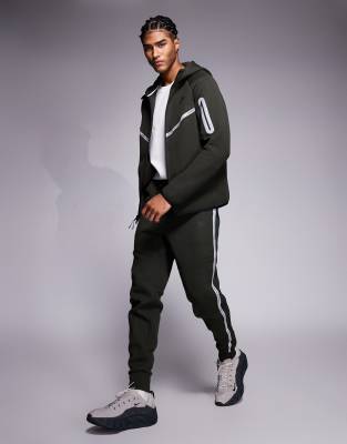 Nike - Pantalon de jogging technique en molleton avec détails réfléchissants - Vert foncé-Gris