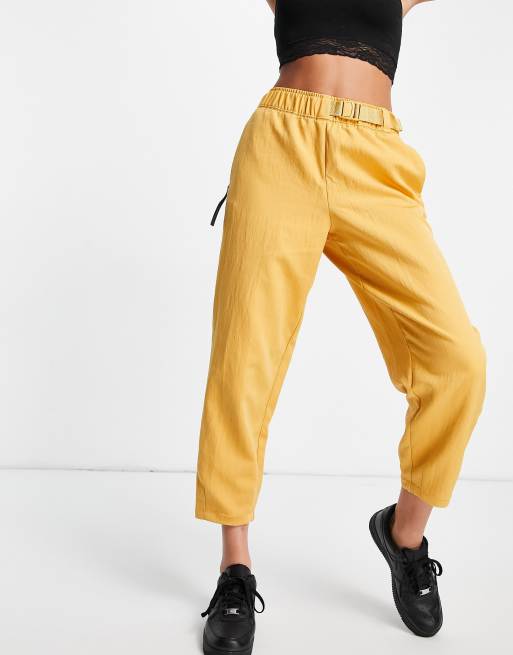 Nike - Pantalon tissé - Jaune doré