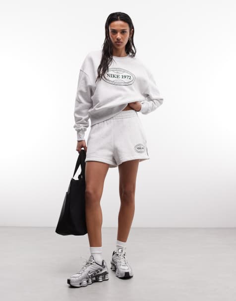 Nike - Pantaloncini grigio chiaro con grafica tennis - view 1