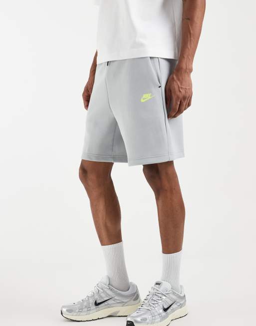 Nike - Pantaloncini in felpa tecnica grigi e verde volt, 4 di 5