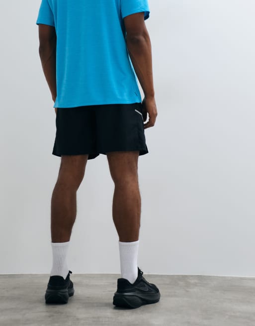 Nike - pantalones cortos Miler Dri-FIT 7 inch 2 en 1 en negro, 5 de 5