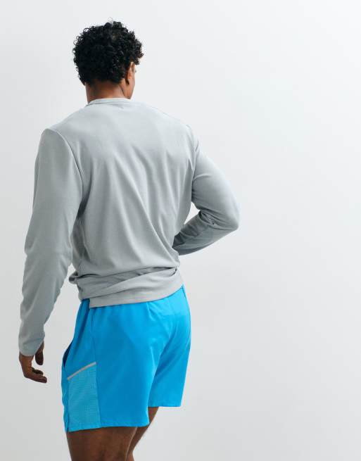 Nike - pantalones cortos Miler Dri-FIT de 5 pulgadas en azul, 3 de 5