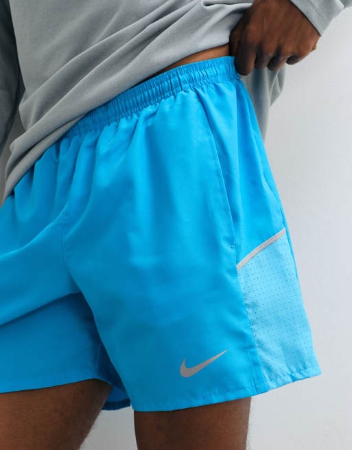 Nike - pantalones cortos Miler Dri-FIT de 5 pulgadas en azul, 4 de 5