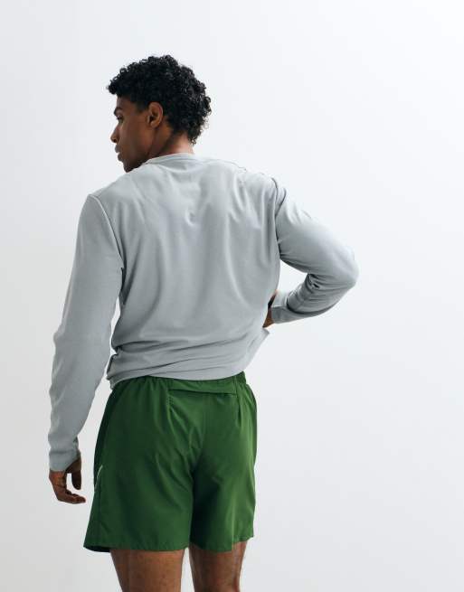 Nike - pantalones cortos Running Miler Dri-FIT de 5 pulgadas en verde, 2 de 5