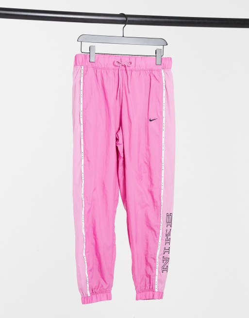 Nike - Pantaloni in tessuto con bordini rosa